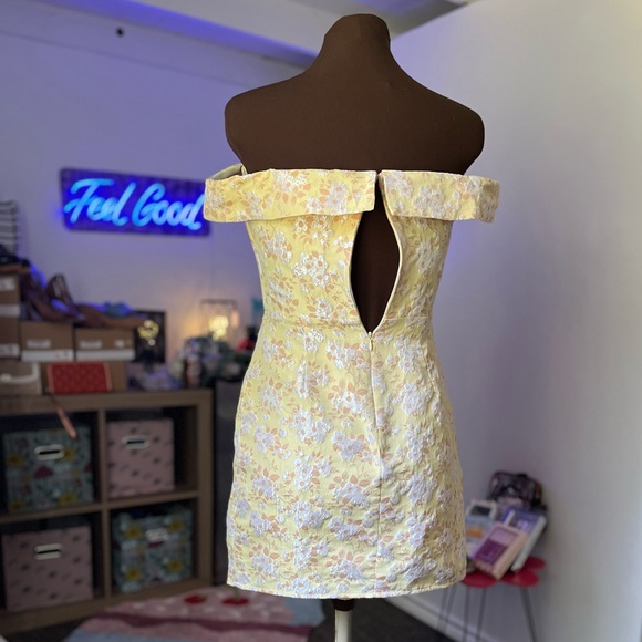LULU’S Floral Mini Party Dress Cold Shoulders & Zip-Up back - Picture 4 of 5